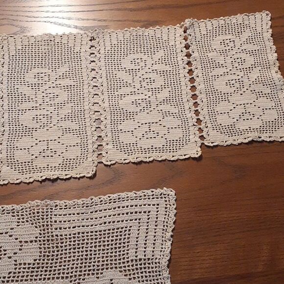 2 pc bundle vintage ecru hand crocheted doilies - Picture 4 of 8